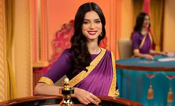 Thẻ VIP vàng sang trọng và biểu tượng sự kiện đặc biệt tại hi 8823